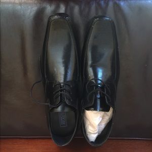 Kenneth Cole REACTION dress shoes.